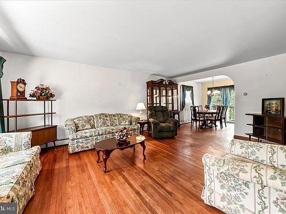 4th image of 258 Walker Rd