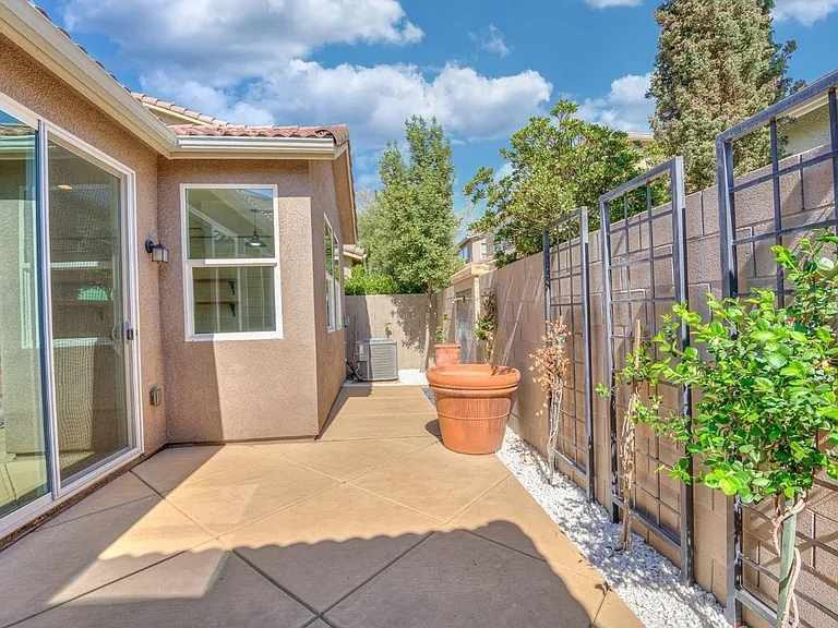 1511 N Encoure Way — Photo 30