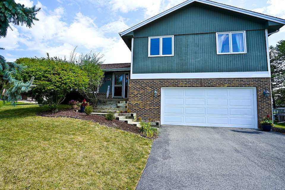 1st image of 3347 Applewood Ln