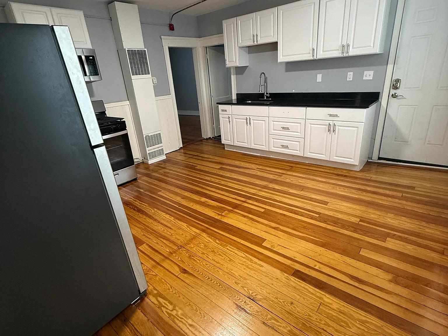 2 bed, 900 sqft, $1,725 — Photo 1
