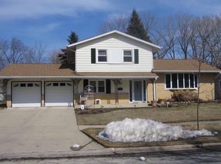105 S Elizabeth Ave, Palatine, IL 60074