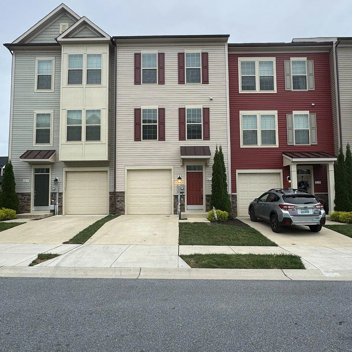 3 bed, 2.5 bath, 1800 sqft, $2,700 — Photo 1