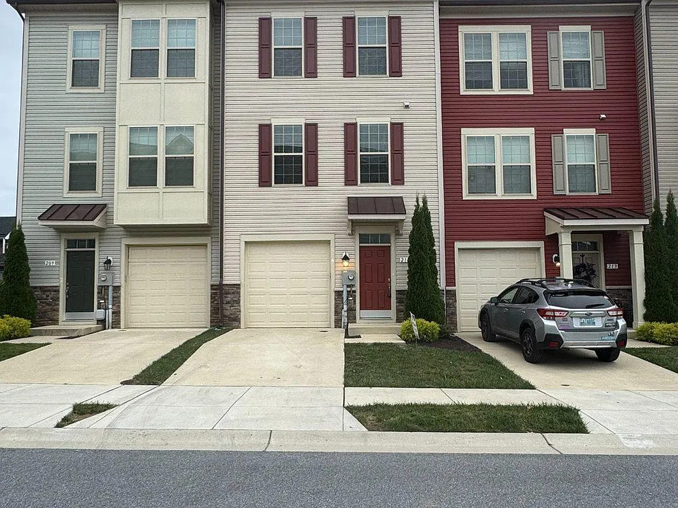 211 Pomegranate Ln