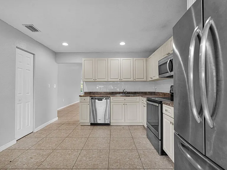 520 N Southridge Rd — Photo 9