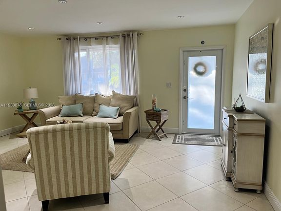 4th image of 685 W 77th St