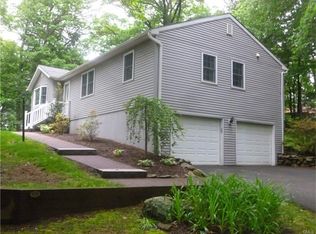 40 Philo Curtis Rd, Sandy Hook, CT 06482