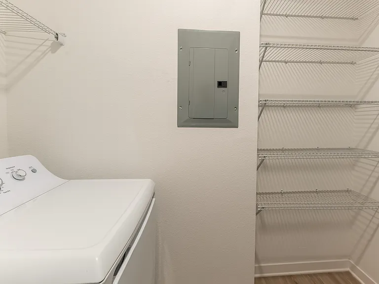 Sunnyside Apartments — Photo 14