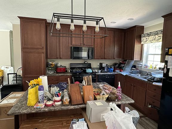 5th image of 4450 Frost Ave NE