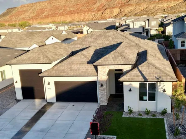 744 Middle Creek Dr, Washington, UT 84780
