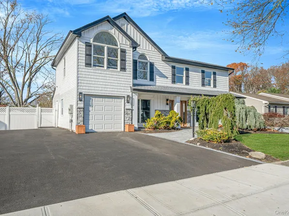 36 Flintridge Drive, Holbrook, NY 11741