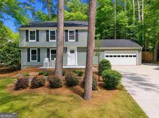 9715 N Pond Cir, Roswell, GA 30076