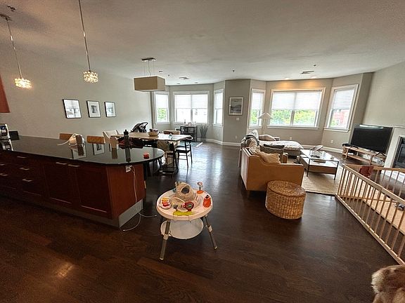 3rd image of 75-83 Boylston St #R3