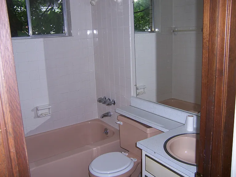 SHASHI'S APARTMENT HOMES — Photo 12