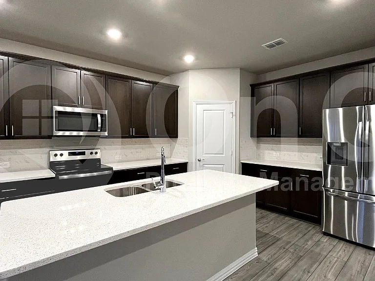 1608 Lannon Ln — Photo 4