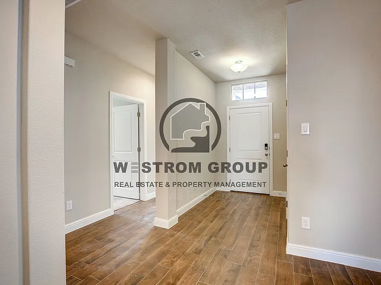820 Greenford Mnr — Photo 4
