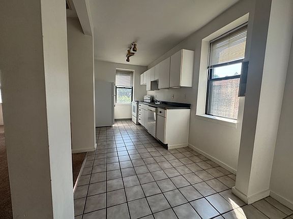 4th image of 15 Boundary St #2