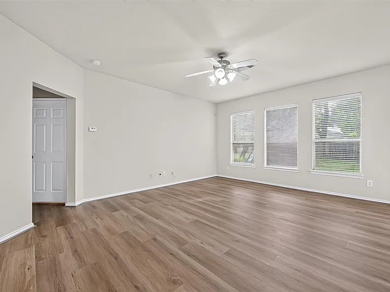 1807 Katlyn Ln — Photo 22