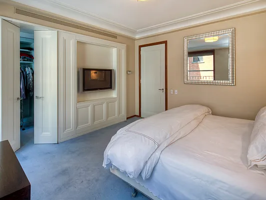 Sold by Sotheby's International Realty | media 14