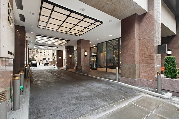 Rented by Sotheby's International Realty | media 25