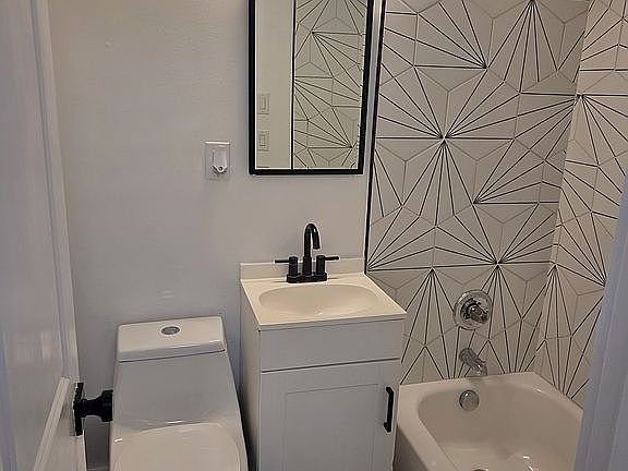 3rd image of 307 Lovell St