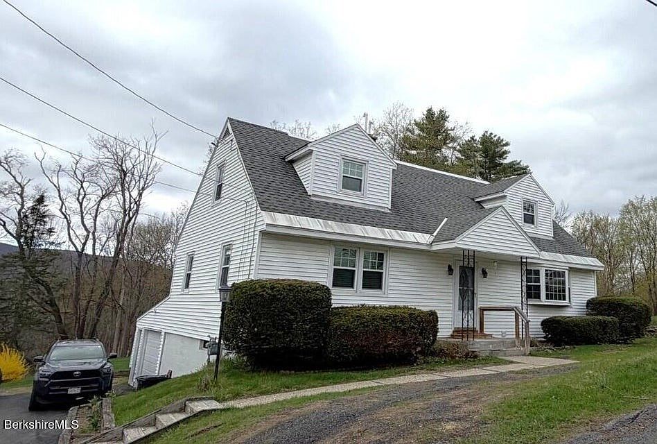 1st image of 263 Walker St
