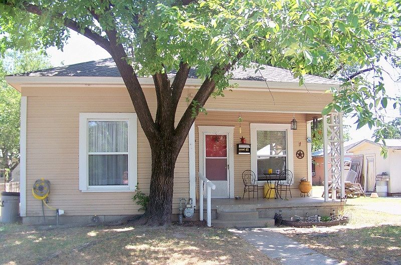 1st image of 411 S 14th St