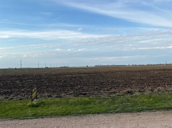 606 W 12th St, Dorchester, NE 68343