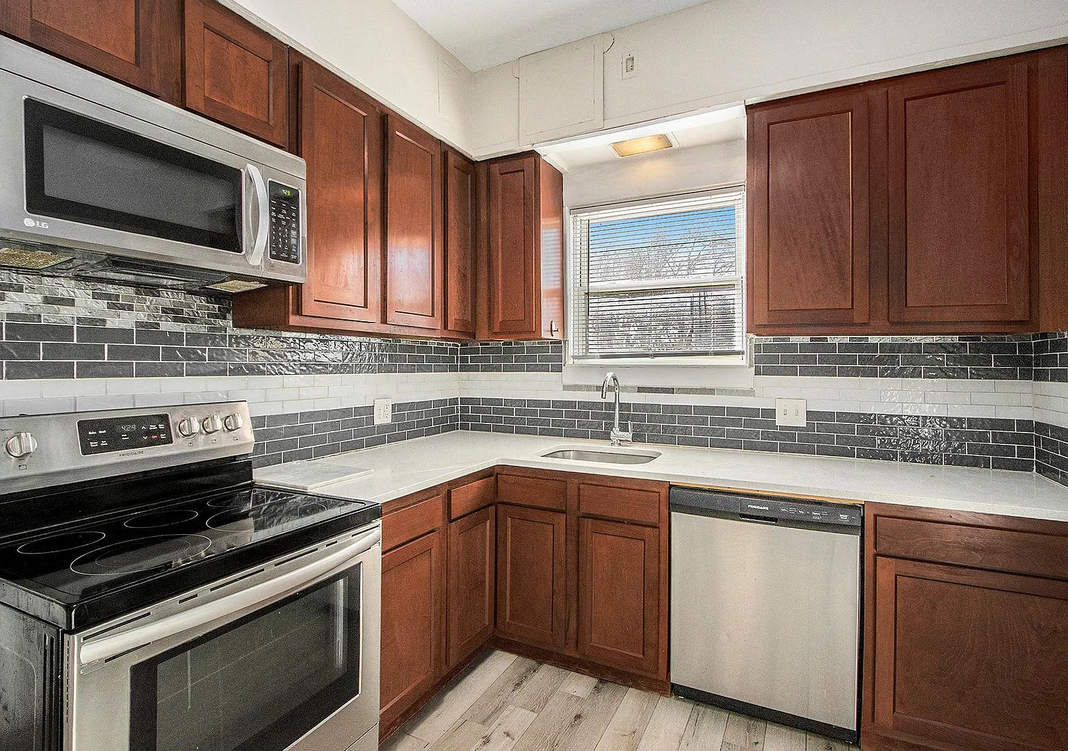 $898-Large, remodeled one bedroom apartment - ask about our Security Deposit Alternative! — Photo 3