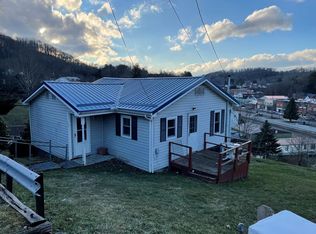 147 Walker St, Sophia, WV 25921