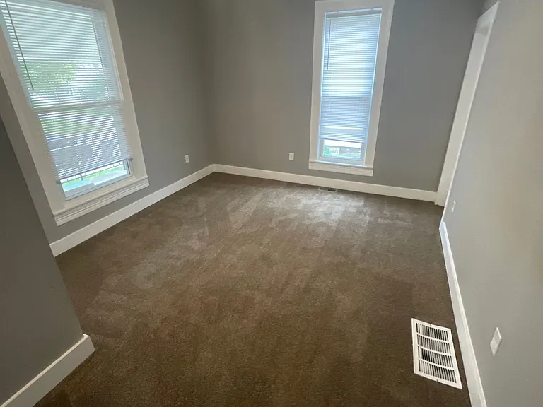 705 N Lincoln St — Photo 5