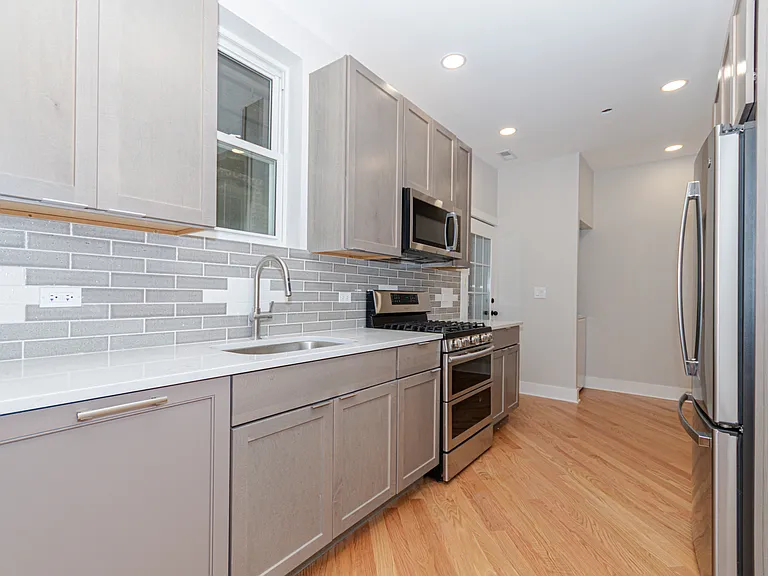 1450 W Fargo Ave #2F — Photo 21