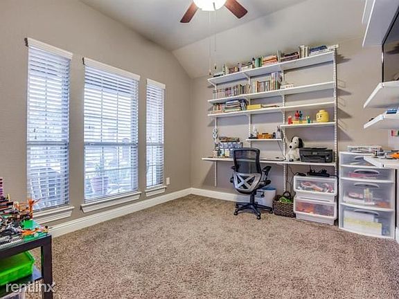 4th image of 3706R Bastrop St