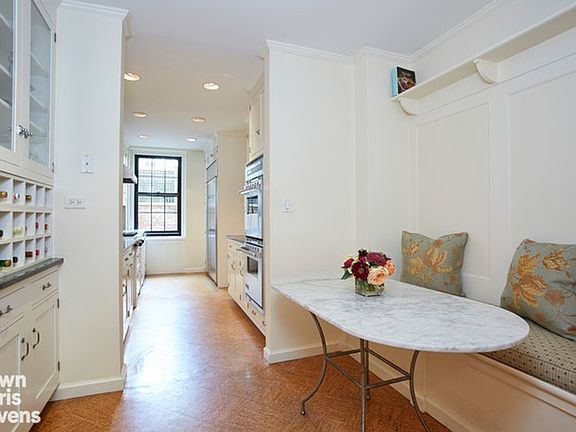 3rd image of 129 E 69th St APT 4C