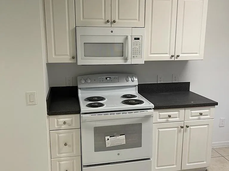 9640 NW 2nd St #208 — Photo 5