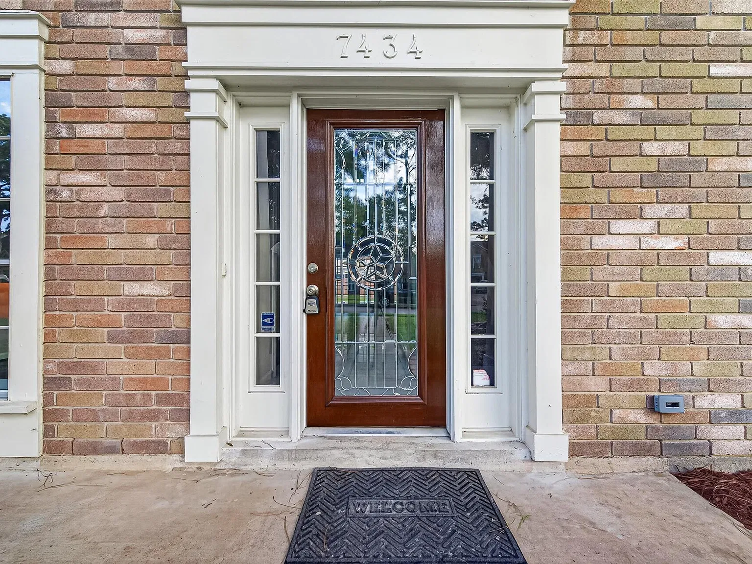 4 bed, 2.5 bath, 2364 sqft, $2,800 — Photo 2