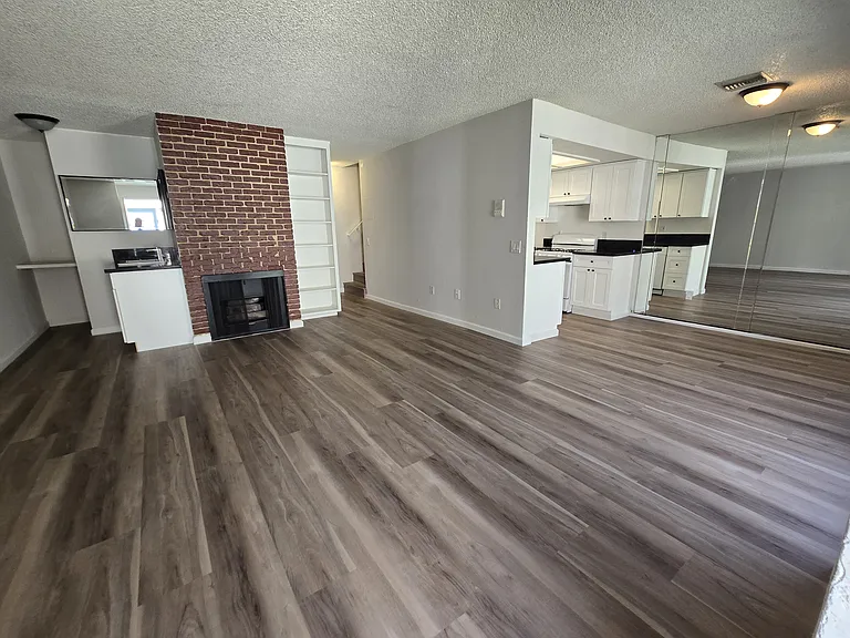 9047 Langdon Ave #15 — Photo 1