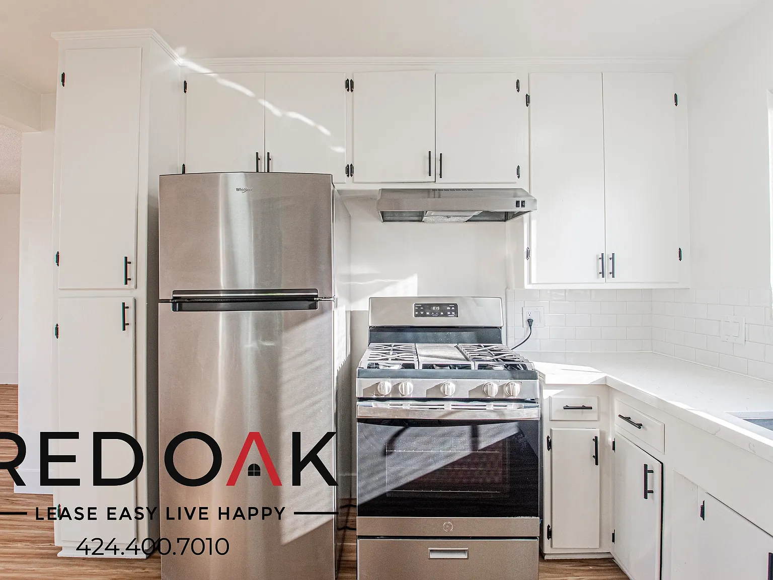 Bright 1-Bed with Hardwood-Style Floors, Stainless Steel Appliances, Air Conditioning and On-Site... — Photo 2