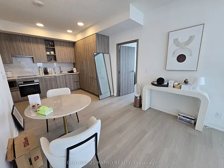 27 McMahon Dr #1806 — Photo 18