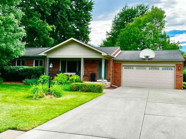 39479 N Blom Dr, Harrison Township, MI 48045