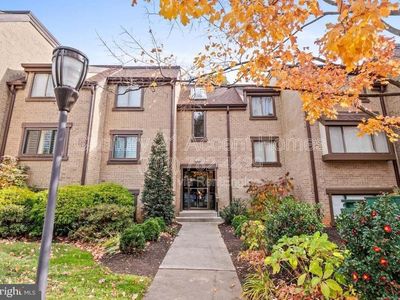 1633 Parkcrest Cir SUITE 100, Reston, VA, 20190