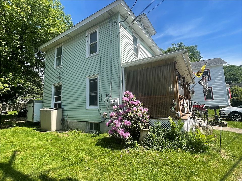 1st image of 11 W Main St
