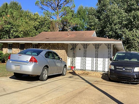 2nd image of 6221 Pinebrook Dr