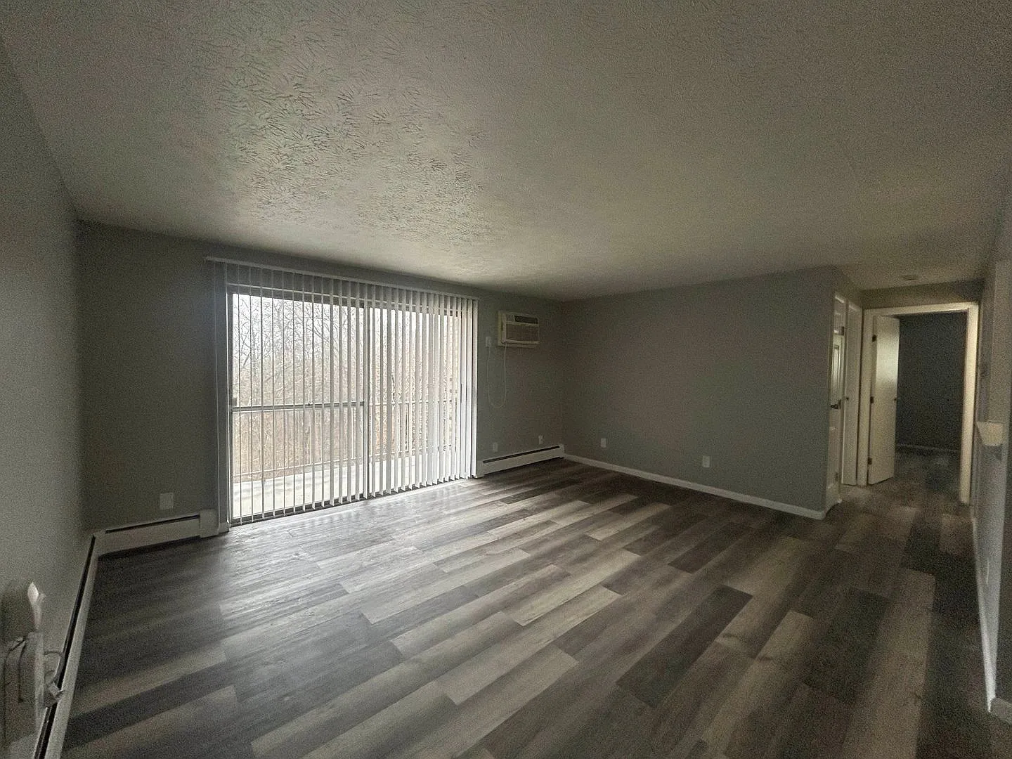2 bed, 1.0 bath, 818 sqft, $1,020 — Photo 4