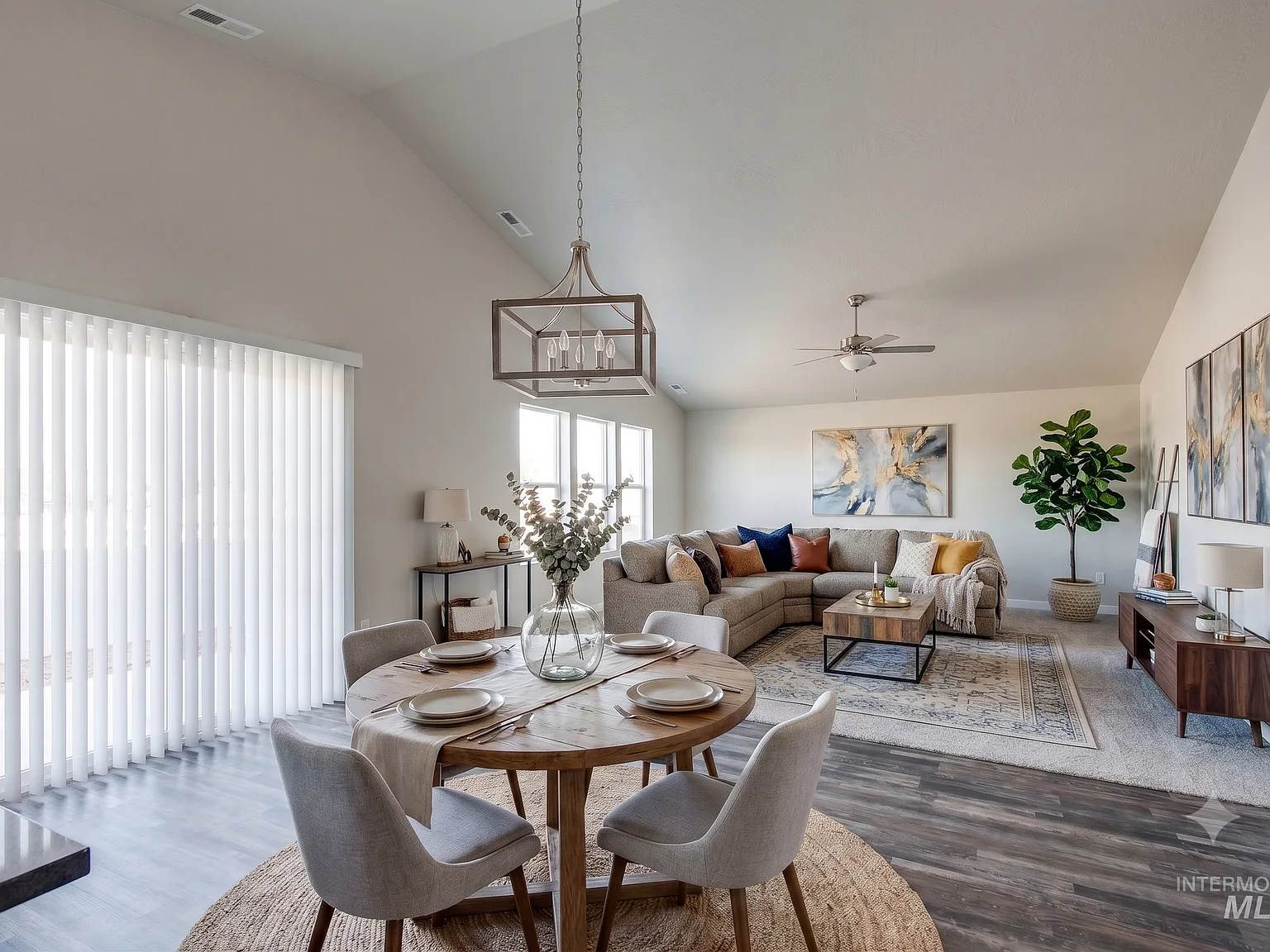 4 bed, 2025 sqft, $2,745 — Photo 3