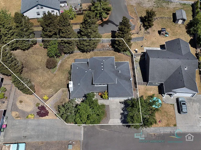1627 8th Ave — Photo 30