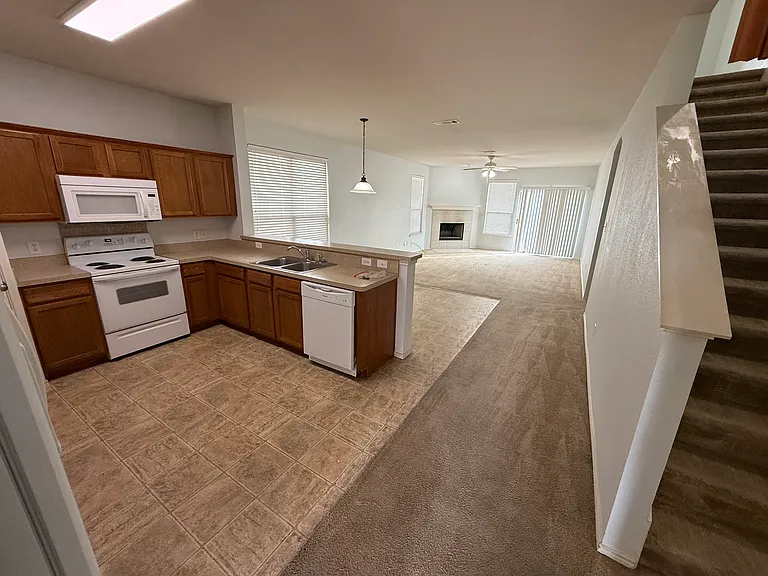 2417 Forest Creek Dr — Photo 4