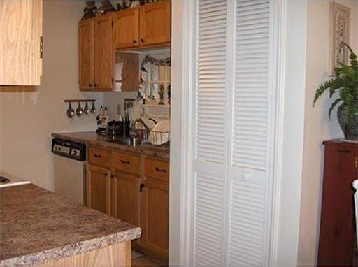 5th image of 170 Heritage Dr