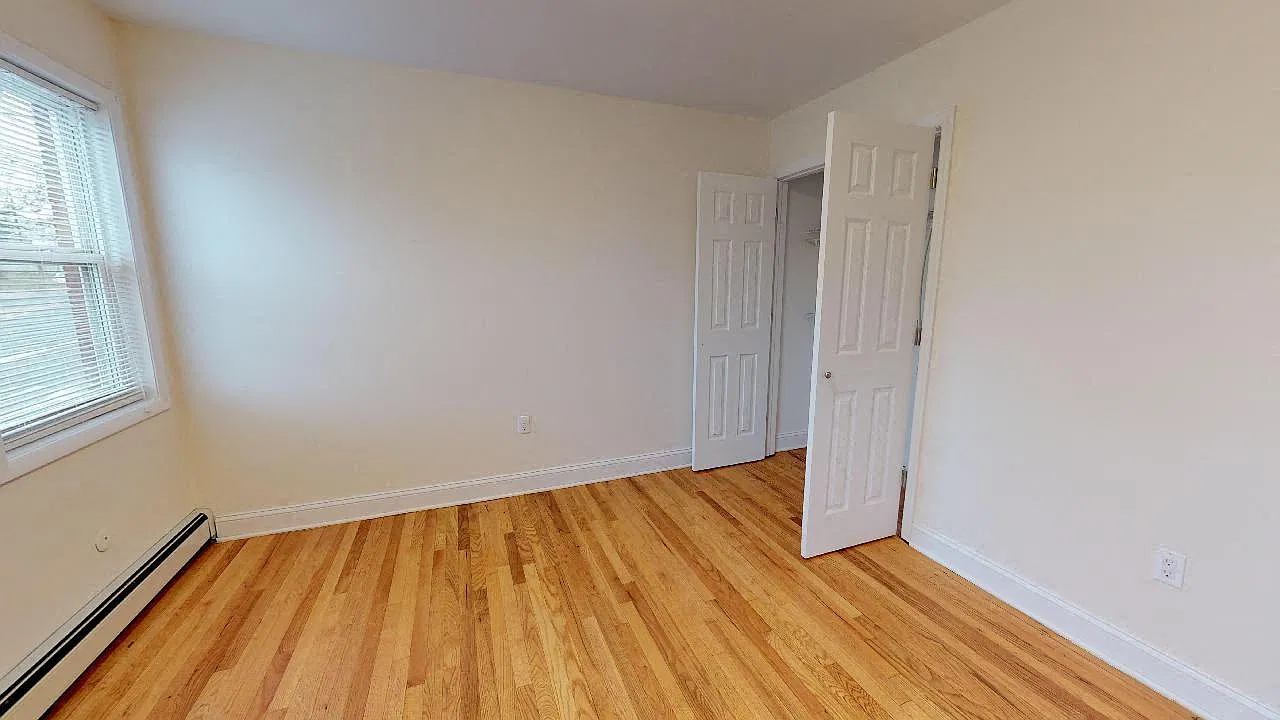 Crestview Gardens Apartments — Photo 3