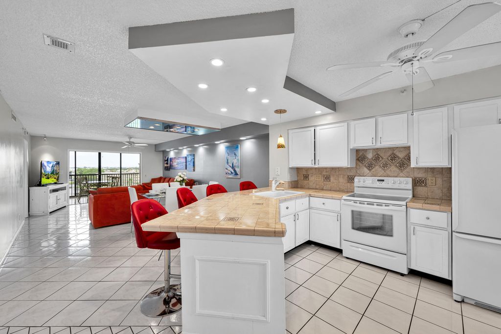 2205 S Cypress Bend Drive #801, photo 2