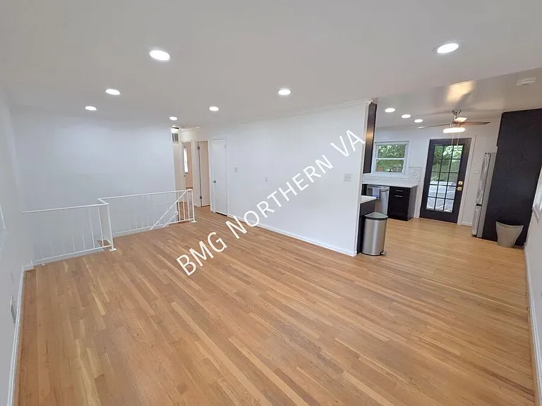 6413 Berkshire Dr — Photo 4